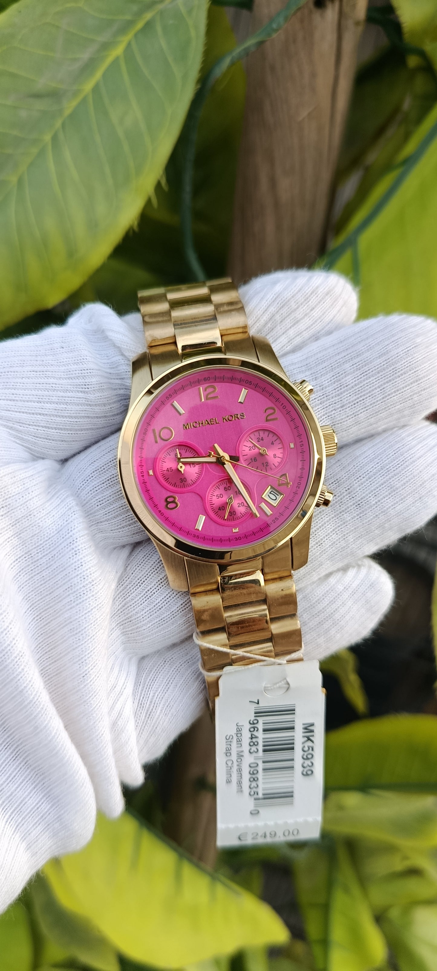 Michael Kors Runway Chronograph Iridescent Pink Dial Gold-Tone Ladies Watch MK5939