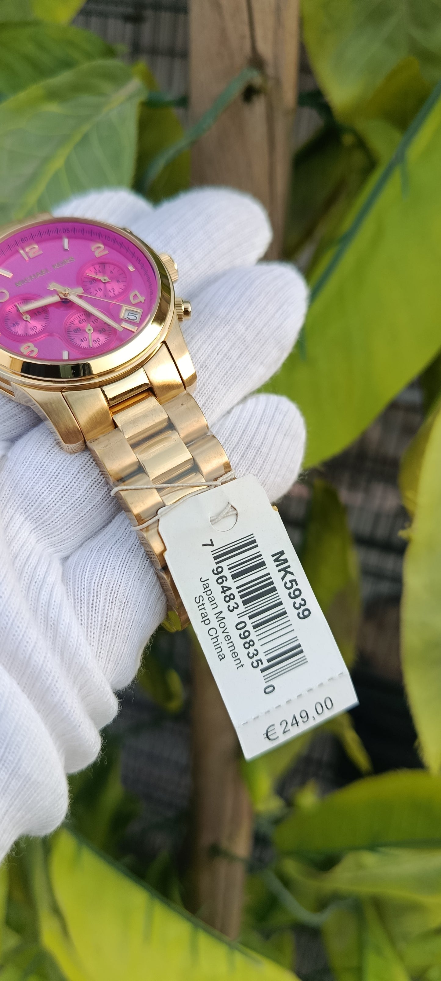 Michael Kors Runway Chronograph Iridescent Pink Dial Gold-Tone Ladies Watch MK5939