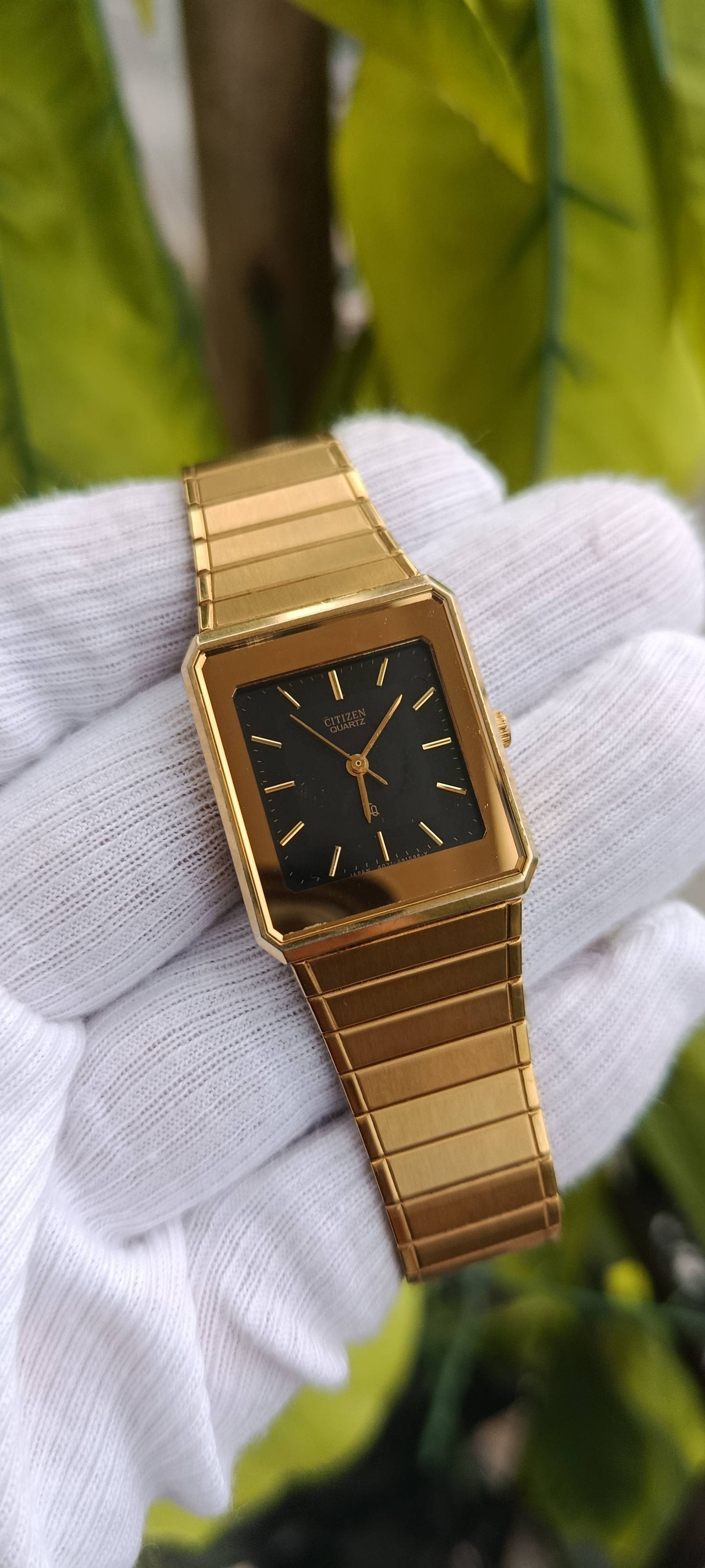 Vintage Citizen Quartz Men's Watch – Gold Tone Rectangular Case, Black Dial Unisex