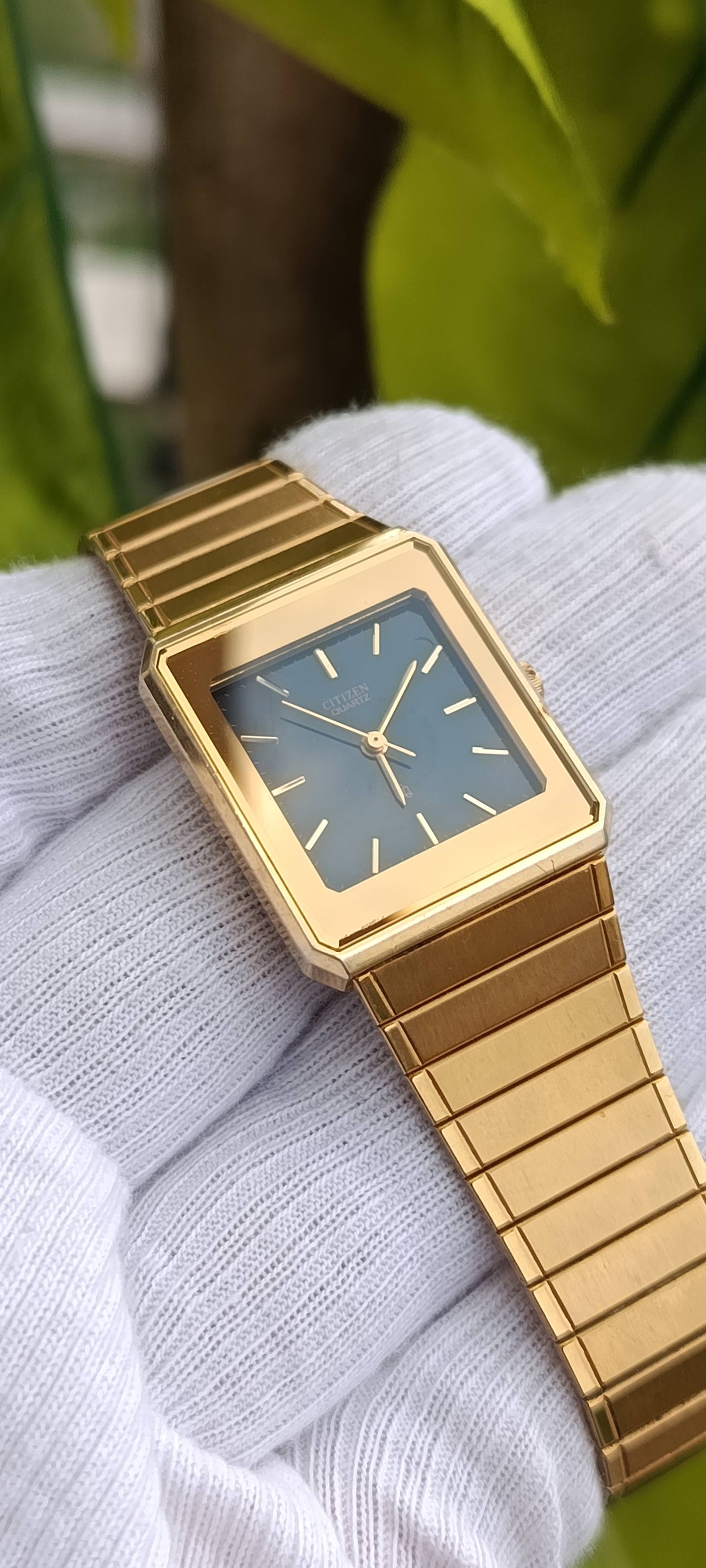 Vintage Citizen Quartz Men's Watch – Gold Tone Rectangular Case, Black Dial Unisex