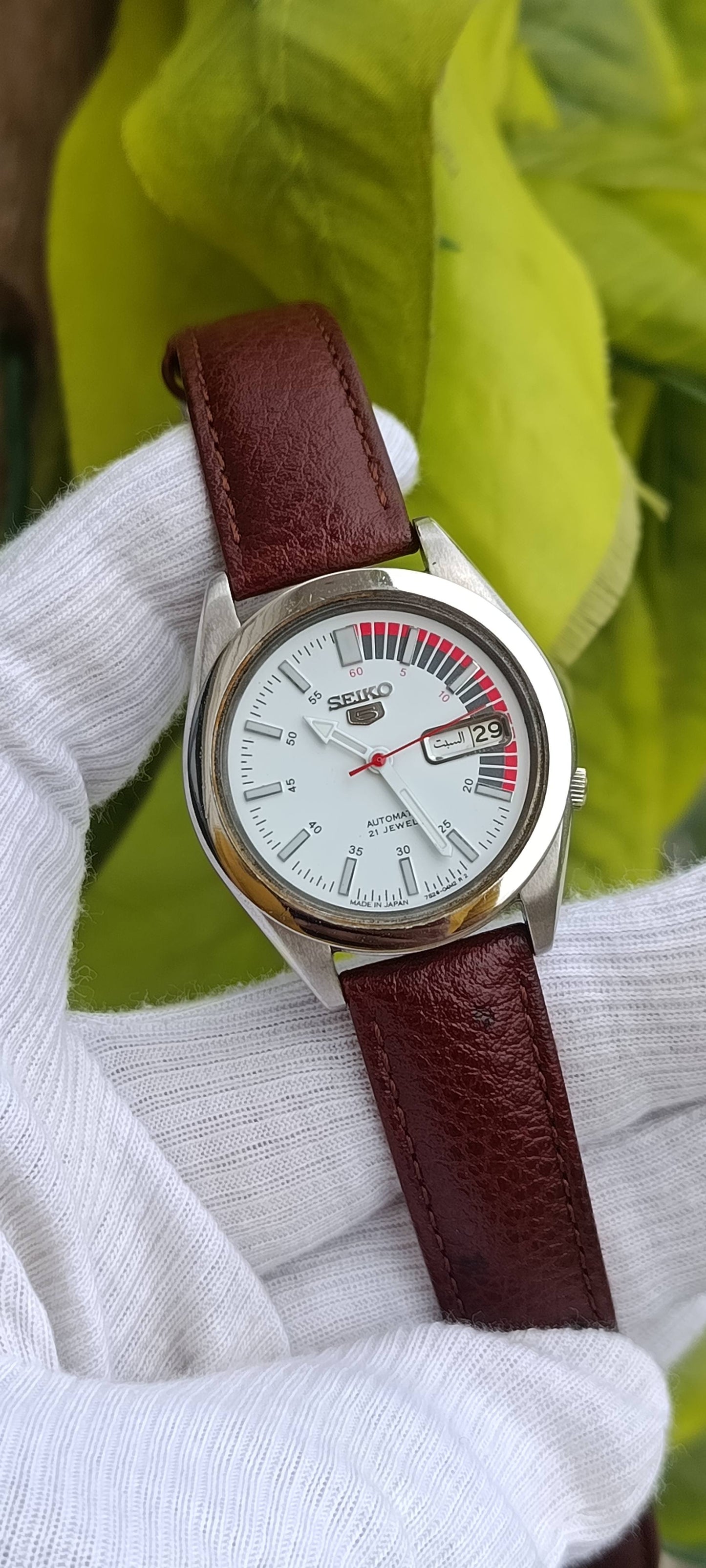 Seiko 5 Vintage Automatic Watch – White Dial, Arabic Day/Date, 21 Jewels, Brown Leather Strap