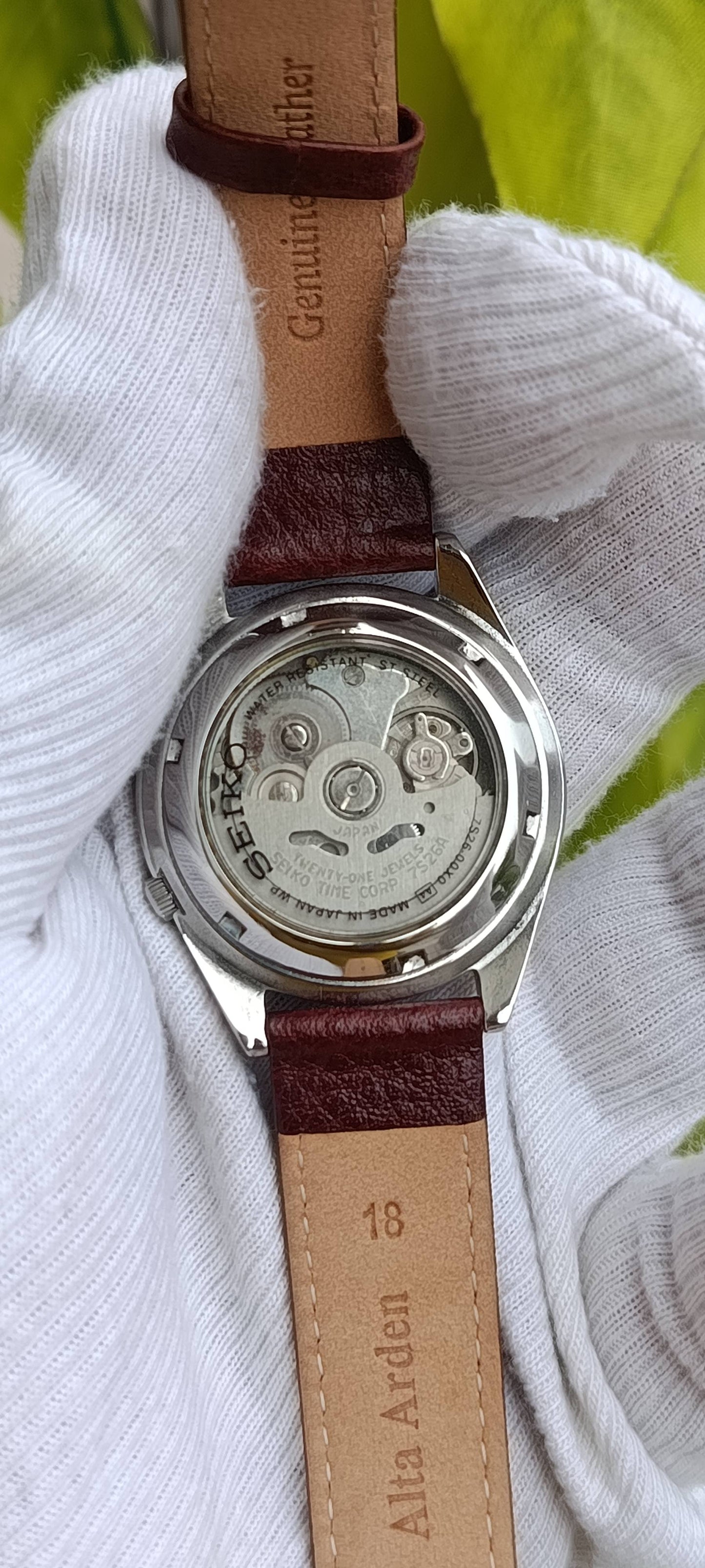 Seiko 5 Vintage Automatic Watch – White Dial, Arabic Day/Date, 21 Jewels, Brown Leather Strap