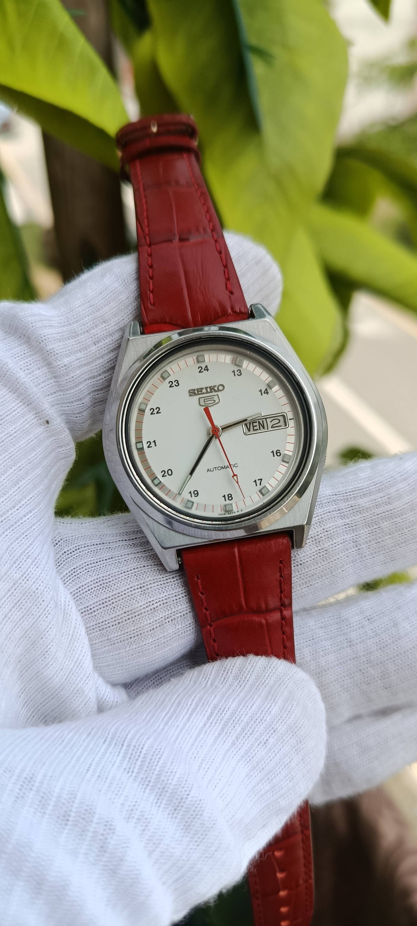 Vintage Seiko 5 7009-8101 Automatic Watch