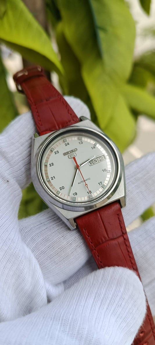 Vintage Seiko 5 7009-8101 Automatic Watch