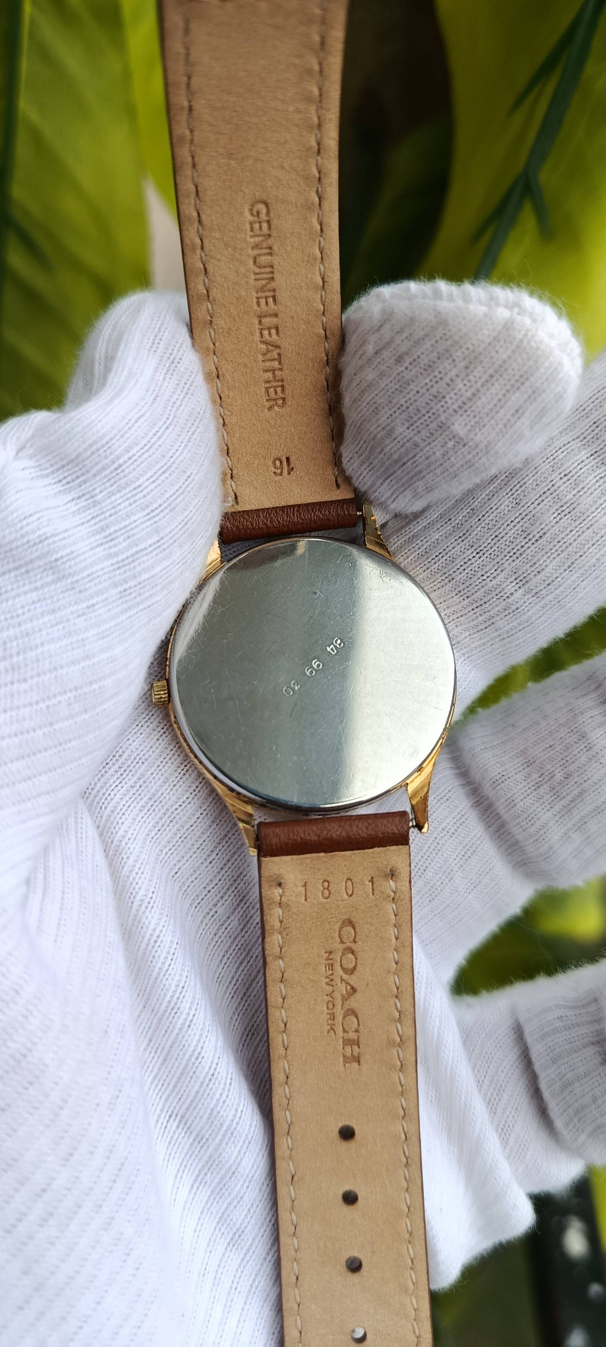 Vintage Select Quartz Watch | Gold-Tone Round Case | White Dial | Brown Leather Strap