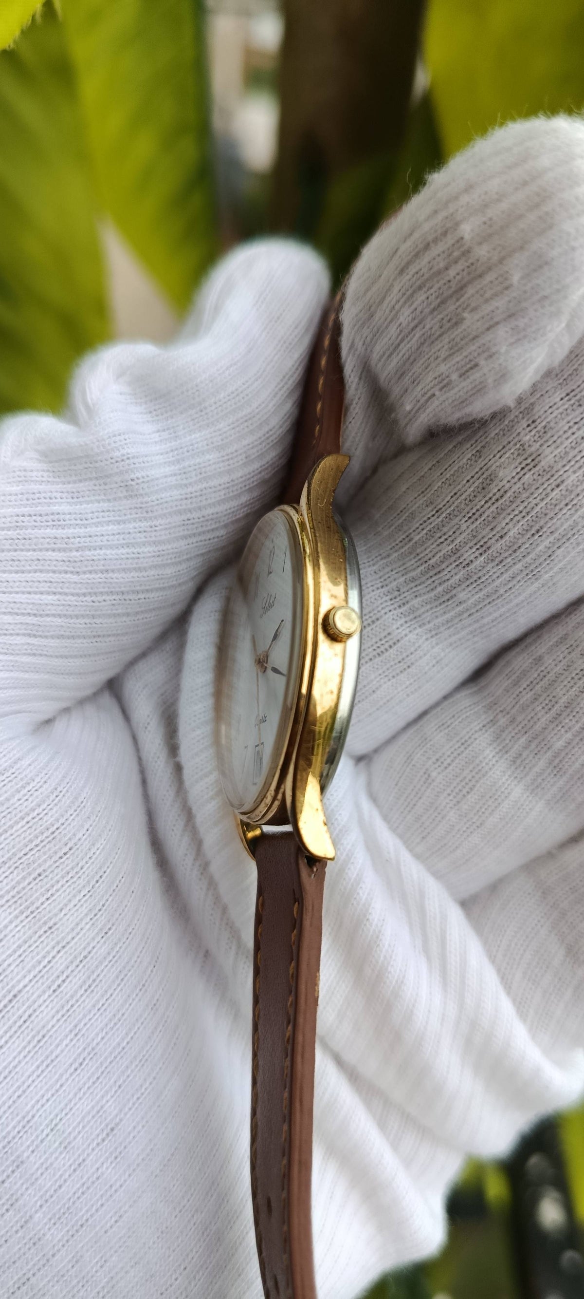 Vintage Select Quartz Watch | Gold-Tone Round Case | White Dial | Brown Leather Strap