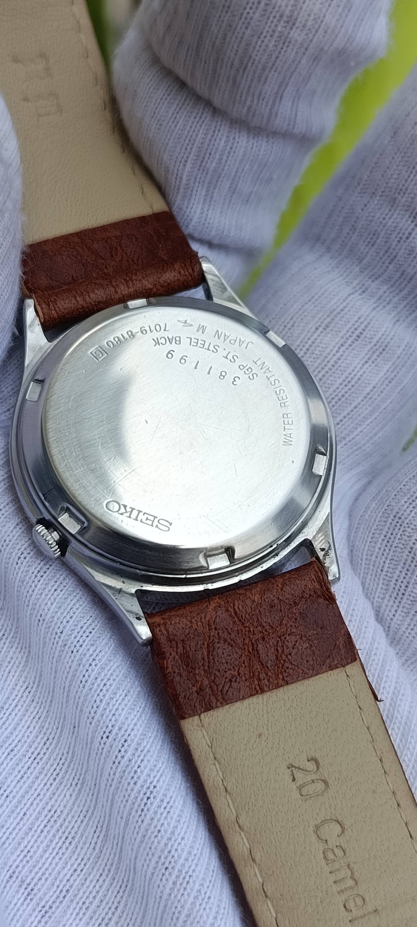 Vintage Seiko 5 Automatic Men's Watch – Gold Dial, Day/Date, 21 Jewels