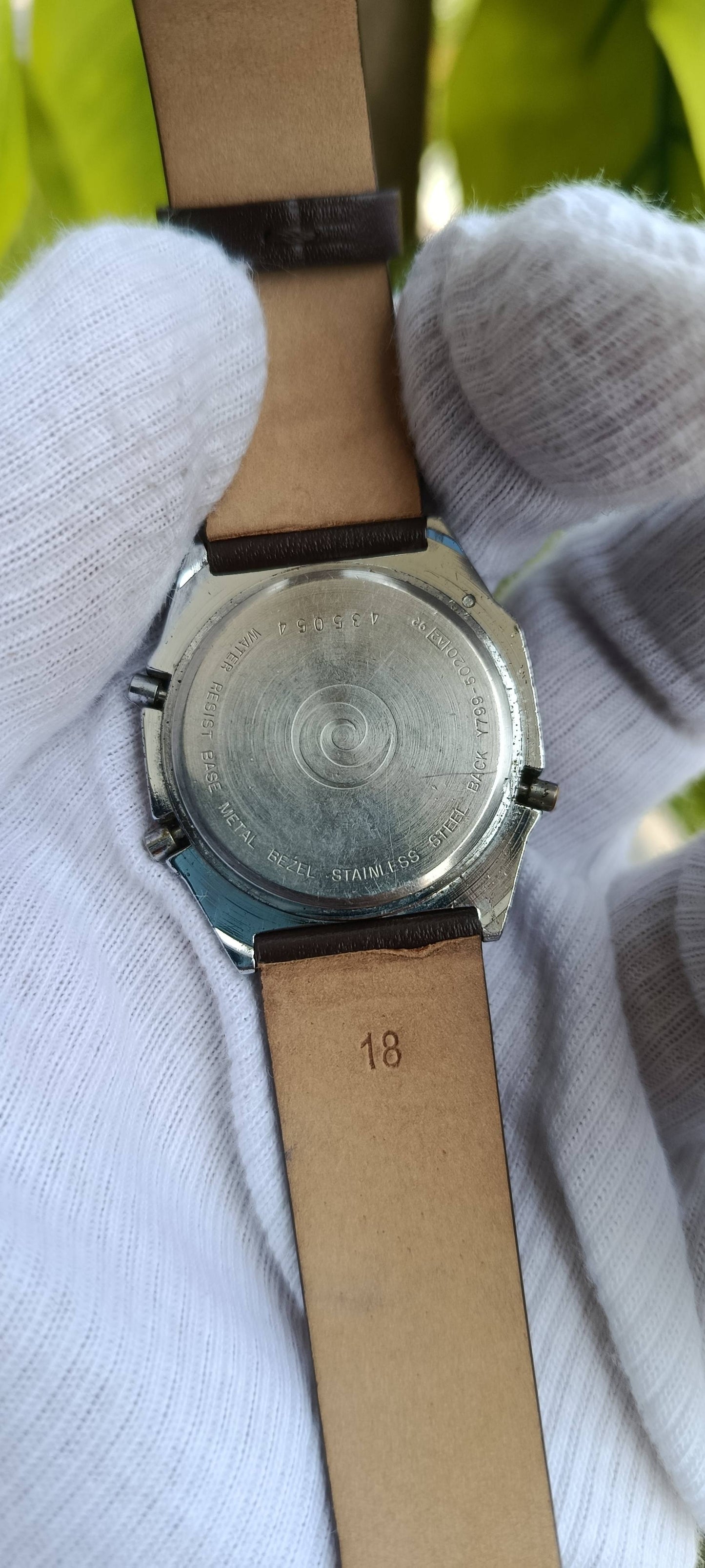 Vintage Alba Alarm-Chronograph Digital Watch – LCD Display, Brown Strap