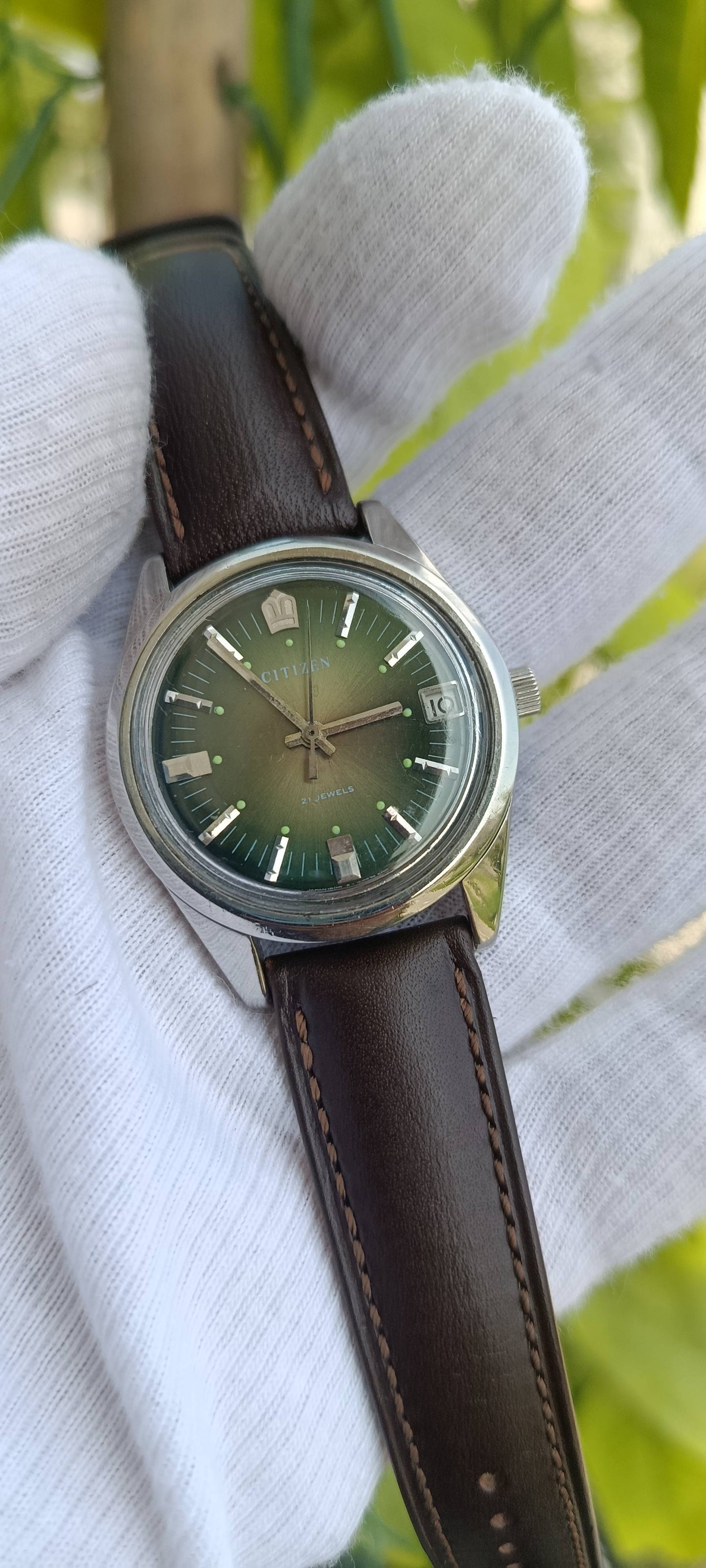 Vintage Citizen Watch | Green Sunburst Gradient Dial | Applied Diamond-Cut Markers | Date Function | 21 Jewels | Stainless Steel Case | Ref. 63-1019 | Brown Leather Strap