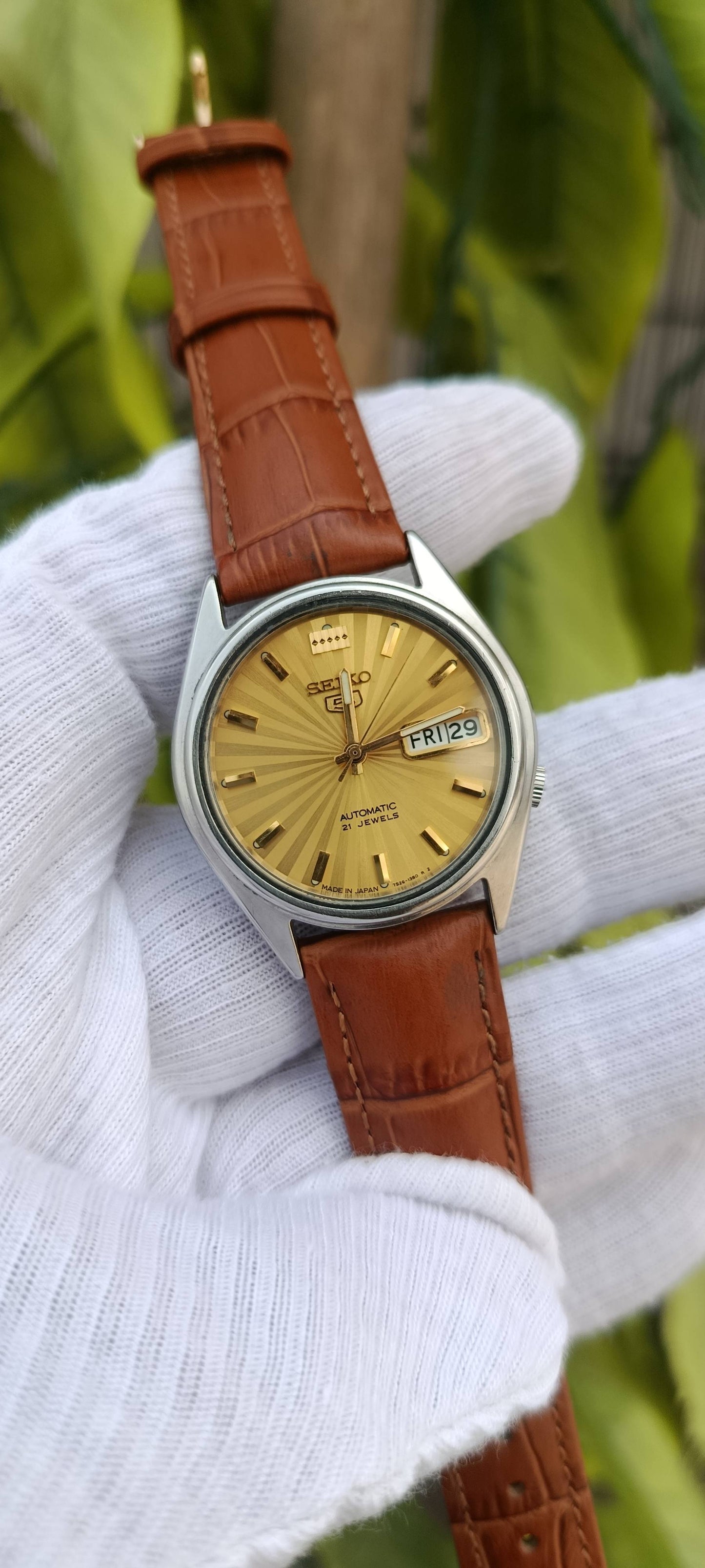 Seiko 5 Automatic 21 Jewels – Gold Sunburst Dial, Day-Date, Made in Japan