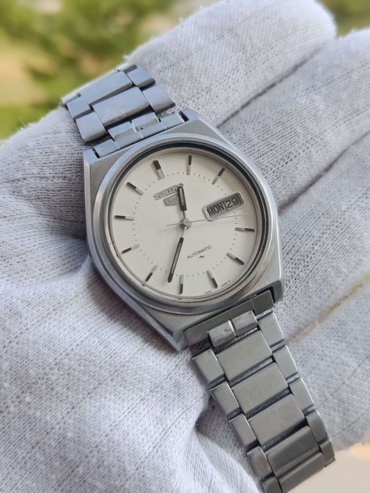Seiko 5 7009-8760 | Automatic Day-Date Watch