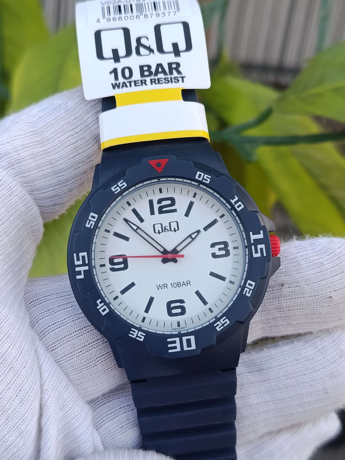Q&Q V02A-019VY Men's Analog Quartz Watch – Navy Blue Resin