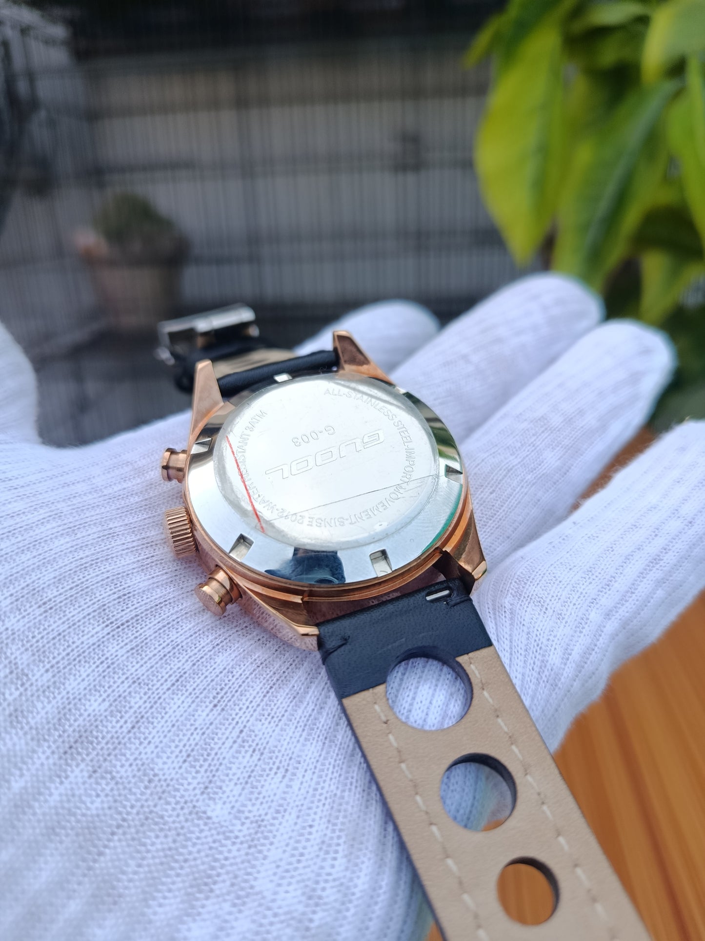 Guool Chronograph Men's Watch Hole Strap Design