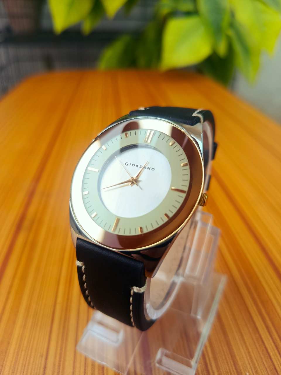 Giordano Men’s Analog Watch with Black Leather Strap