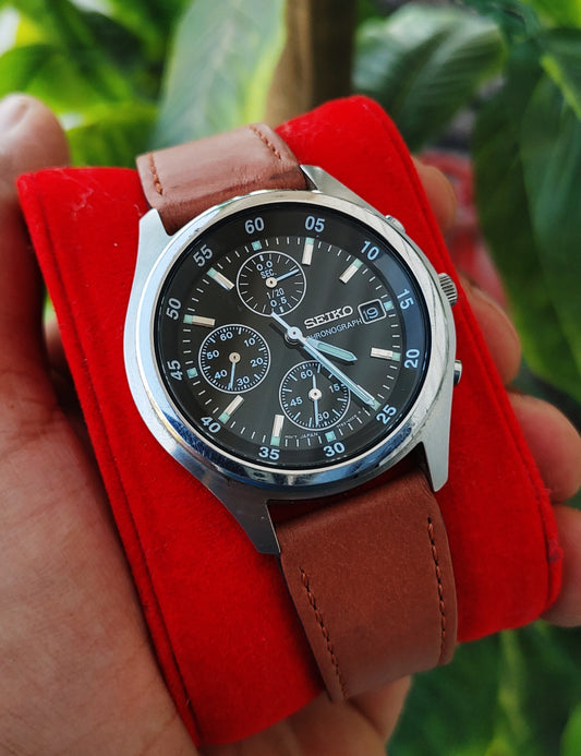 Seiko V657 Chronograph Men's Leather Strap Watch
