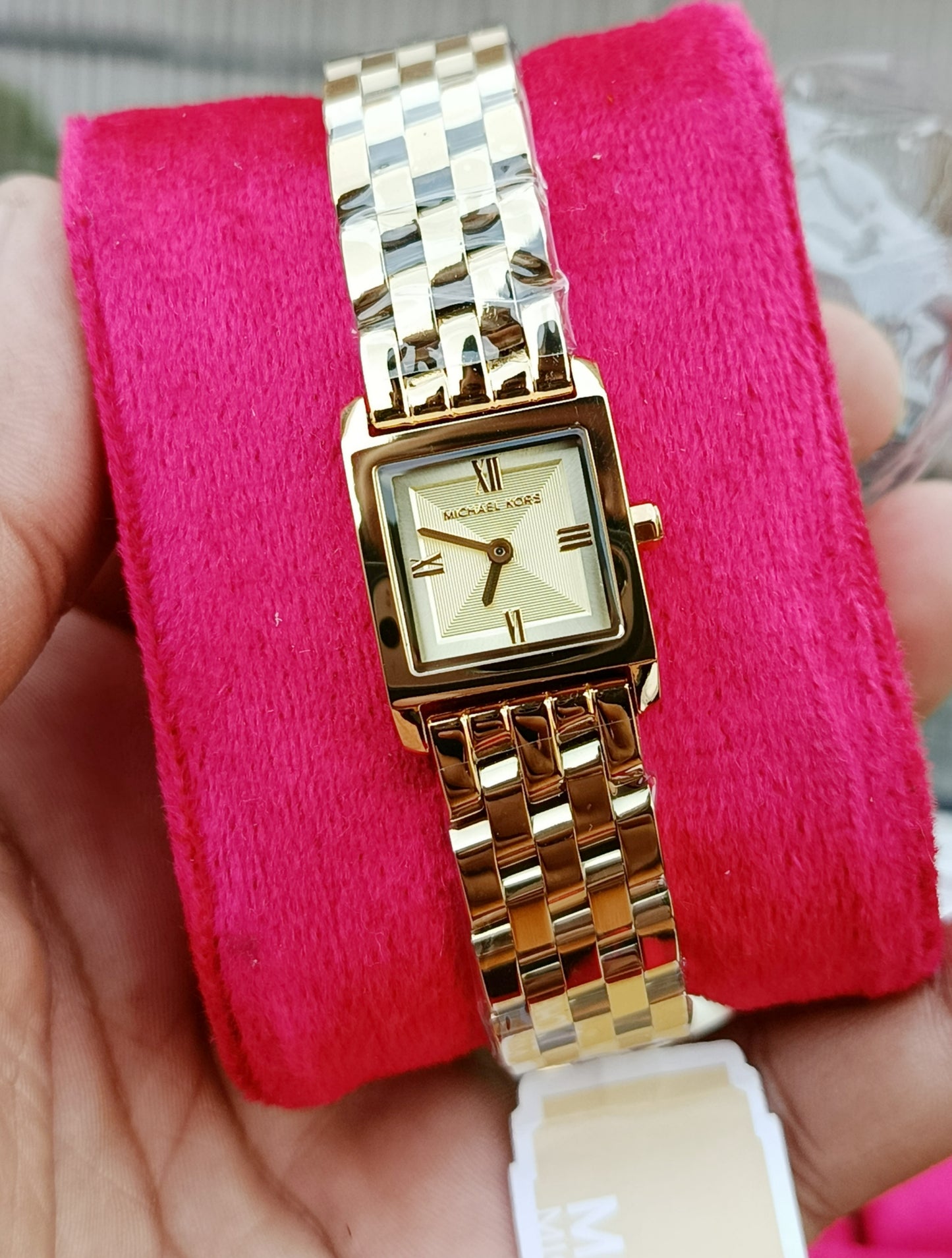 Michael Kors Gold Tone Stainless Steel Women’s Watch | Elegant Luxury Ladies Wrist Watch