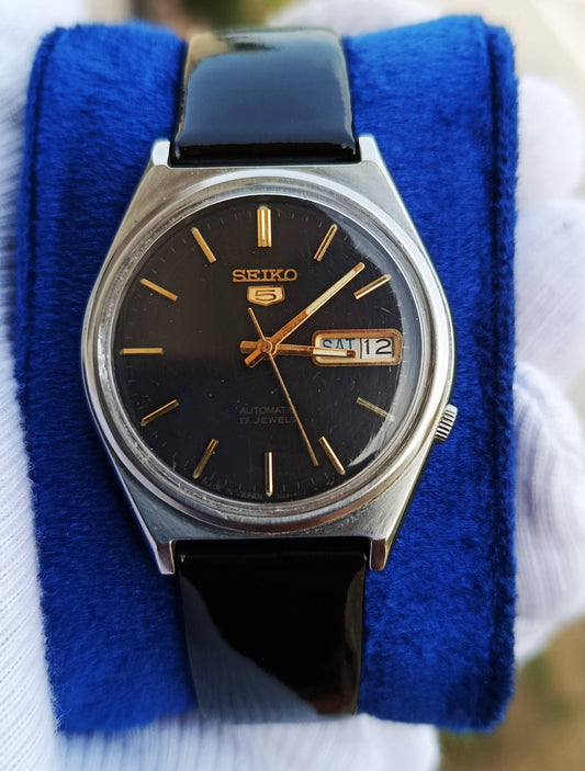 Vintage Seiko 5 Automatic Black Dial Gold Tone Day Date Men's Watch 7009-471L Japan