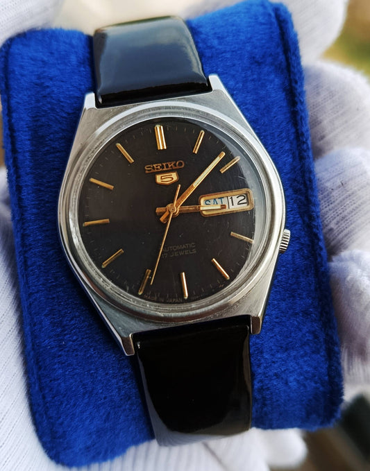 Vintage Seiko 5 Automatic Black Dial Gold Tone Day Date Men's Watch 7009-471L Japan